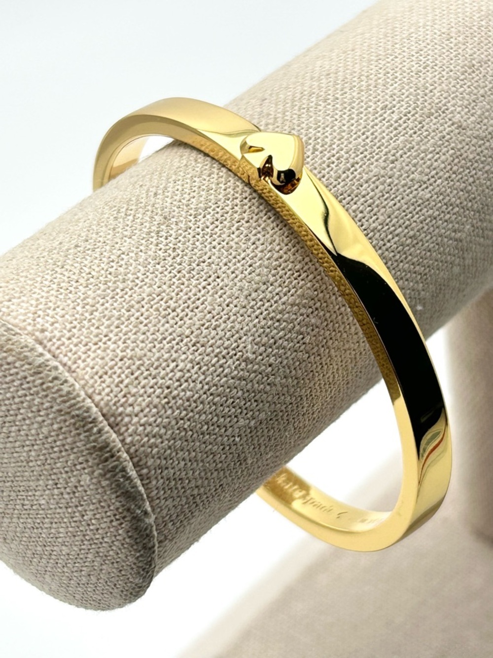 Kate Spade Heritage Gold Hinged Bangle - Picture 1 of 4